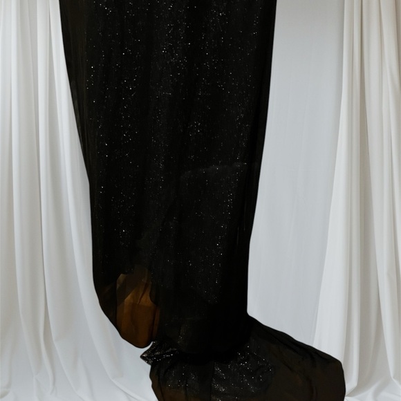 ((ITEM SOLD))‼️‼️Elegant Black Silver Sparkling Evening Dress With Small Train - Picture 3 of 5